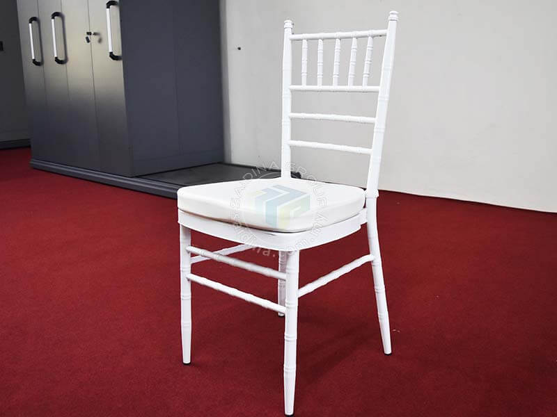kerusi Chiavari